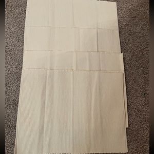 🐠 Tag. Set of Four Placements. NWOT. Color: Cream.